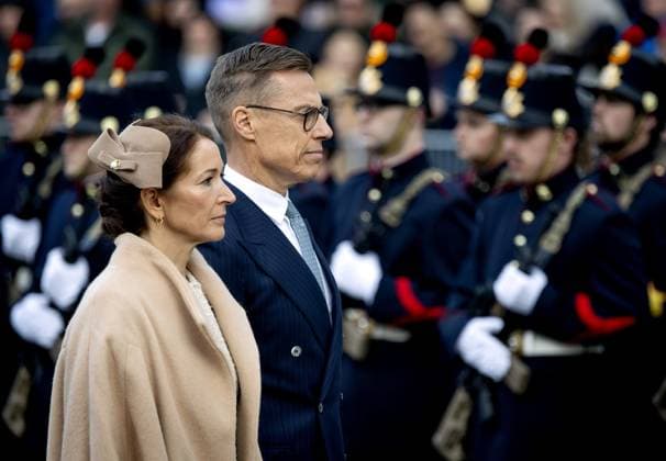 AMSTERDAM Finnish President Alexander Stubb and his wife Suzanne Innes-Stubb lay a wreath at the National Monument on Dam Square, on the first day of a two-day state visit to the Netherlands. ANP KOEN VAN WEEL netherlands out - belgium out  Copyright: xx x544573013x originalFilename: 544573013.jpg