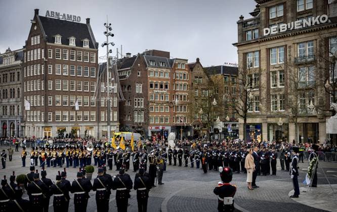 AMSTERDAM Finnish President Alexander Stubb and his wife Suzanne Innes-Stubb lay a wreath at the National Monument on Dam Square, on the first day of a two-day state visit to the Netherlands. ANP KOEN VAN WEEL netherlands out - belgium out  Copyright: xx x544573264x originalFilename: 544573264.jpg