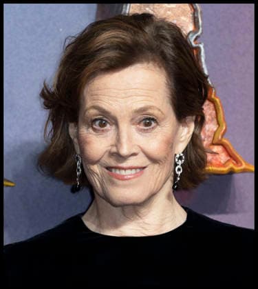 . 11 12 2025. London, United Kingdom. Sigourney Weaver arriving at the Avatar: Fire and Ash premiere in London.  xStephenxLockx xi-Imagesx IIM-26449-0021