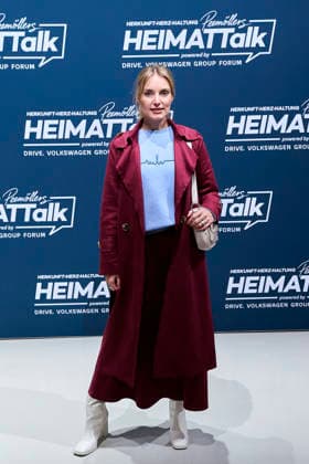 3 Peemöllers Heimat Talk Marie von den Benken 3 Peemöllers Heimat Talk at the DRIVE Volkswagen Group Forum in Berlin on 17 11 2025 Copyright: xEventpressxRadkex