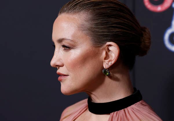Kate Hudson arrives on the red carpet at the Focus Features Song Sung Blue New York Premiere at AMC Lincoln Square Theater on Thursday, December 11, 2025 in New York City.  NYP20251211121 JohnxAngelillo