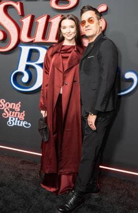 December 11, 2025, Bronx, New York, USA: Nicole Brydon Bloom and Justin Theroux attend premiere of Song Sung Blue by FocusFeatures at AMC Lincoln Square in New York, NY on December 11, 2025 Bronx USA - ZUMAr339 20251211_znp_r339_058 Copyright: xLevxRadinx