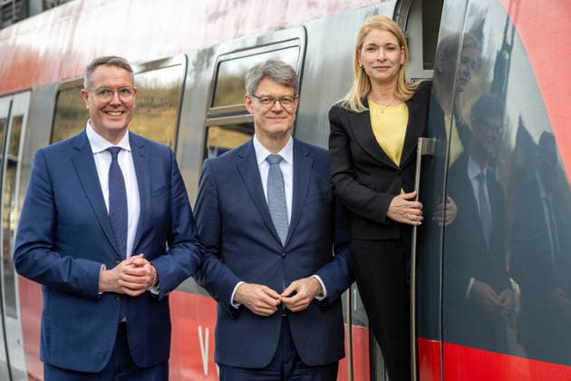Opening of the Ahr Valley Railway after the flood disaster In the picture, Deutsche Bahn AG CEO Evelyn Palla posing on a train next to Federal Transport Minister Patrick Schnieder center and Rhineland-