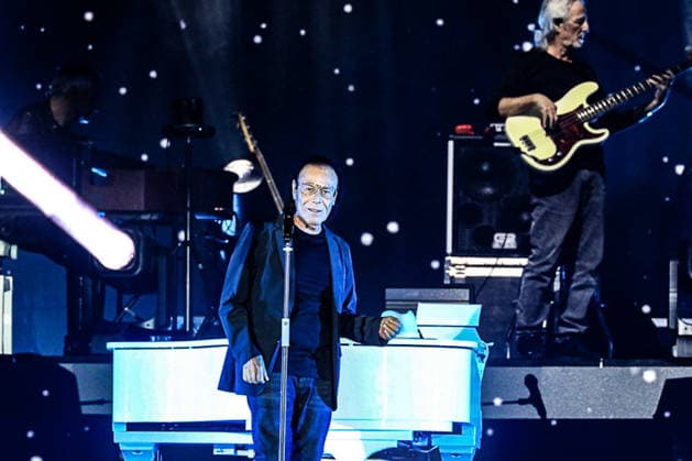 Music Concert - ANTONELLO VENDITTI The italian singer Antonello Venditti during the concert in Turin during ANTONELLO VENDITTI, Music Concert in TORINO, Italy, December 12 2025 TORINO INALPI ARENA Italy Copyright: xRenataxRoattinox xLiveMediax LPM_2192673