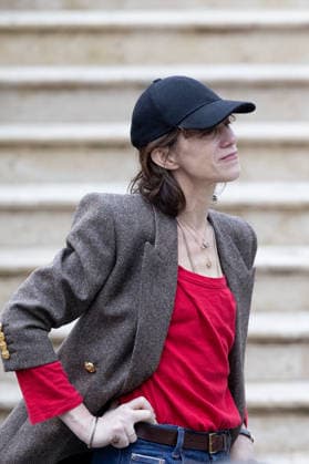 Charlotte Gainsbourg Inauguration de la passerelle Jane Birkin devant les 41 43 quai de Valmy à Paris le 13 décembre 2025 Cyril Moreau Bestimage Unveiling of the Jane Birkin footbridge in front of 41 43 Quai de Valmy in Paris on December 13, 2025 Paris France  Copyright: xCYRILxMOREAUx xBESTIMAGExCYRILxMOREAUx xBESTIMAGEx