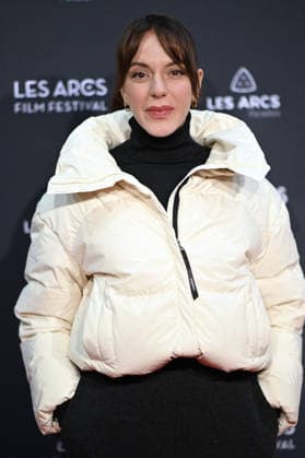 Opening Ceremony - Les Arcs Film Festival. FC LES ARCS, FRANCE - DECEMBER 13 Monia Chokri attends the Opening Ceremony of the Les Arcs Film Festival on December 13, 2025 in Les Arcs, France.. Photo by Franck Castel ABACAPRESS.COM Les Arcs France  Copyright: xCastelxFranck ABACAx