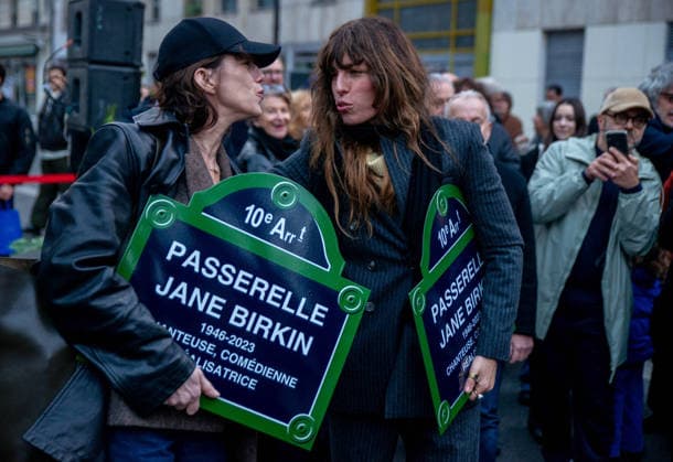 Inauguration of The Jane Birkin Footbridge - Paris Charlotte Gainsbourg, Lou Doillon attending the inauguration of the footbridge « Jane Birkin » in Paris, France on December 13, 2025. Photo by Denis Prezat ABACAPRESS.COM Paris France  Copyright: xPrezatxDenis ABACAx