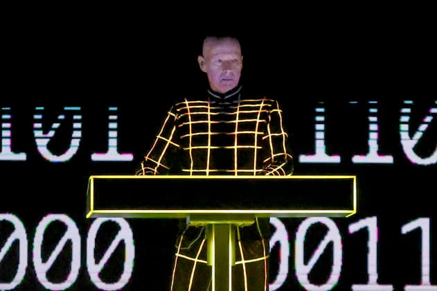 Henning Schmitz from Kraftwerk live at a concert of their multimedia tour in the Mitsubishi Electric Halle Duesseldorf, 14 12 2025 Foto:xxF.xZeisingx xFuturexImagex kraftwerk_5206