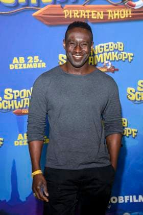 ABBberlin Jerry Kwarteng as a guest on the yellow carpet at the German premiere of SPONGEBOB SCHWAMMKOPF PIRATEN AHOI at the cinema in the Kulturbrauerei on 14 12 2025 Berlin Germany