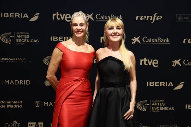 Photocall prior to the Gala of the Academy of Performing Arts of Spain Actress Belén Rueda i and the president of the Academy, Cayetana Guillén Cuervo d , pose during the photocall prior to the Gala of the Academy of Performing Arts of Spain, at the Teatro Calderón, on December 15, 2025, in Valladolid, Castilla y León Spain The Academy of Performing Arts of Spain, with the collaboration of the Municipal Foundation of Culture of Valladolid, celebrates its Gold Medals and Distinctions of Honor Award Ceremony, a recognition to individuals or entities with an outstanding professional career in the field of performing arts DECEMBER 15, 2025 VALLADOLID CASTILLA Y LEÓN GALA ACADEMY OF PERFORMING ARTS SPAIN PHOTOCALL GOLD MEDALS DISTINCTIONS OF HO  Copyright: xPhotogenic ClaudiaxAlbax 7171740