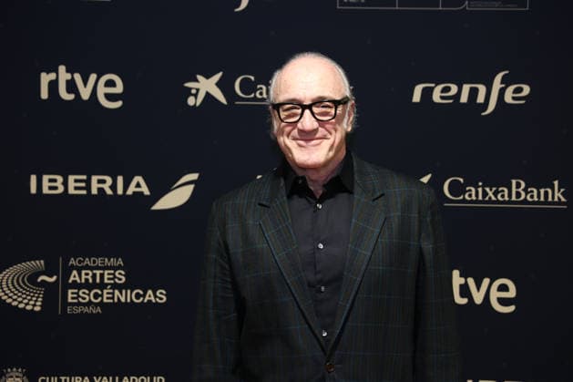 Photocall prior to the Gala of the Academy of Performing Arts of Spain Actor Roberto Alvarez poses during the photocall prior to the Gala of the Academy of Performing Arts of Spain, at the Teatro Calderón, on December 15, 2025, in Valladolid, Castilla y León Spain The Academy of Performing Arts of Spain, with the collaboration of the Municipal Foundation of Culture of Valladolid, celebrates its ceremony of Gold Medals and Distinctions of Honor, a recognition to individuals or entities with an outstanding professional career in the performing arts, celebrates its Gold Medals and Distinctions of Honor Award Ceremony, a recognition to individuals or entities with an outstanding professional career in the field of performing arts DECEMBER 15,  Copyright: xPhotogenic ClaudiaxAlbax 7171767