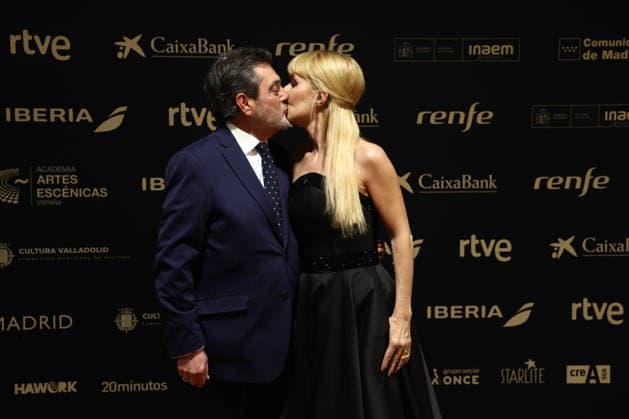 Photocall prior to the Gala of the Academy of Performing Arts of Spain The former Artistic Director of the Teatro Calderón, José María Viteri, and the President of the Academy, Cayetana Guillén Cuervo, pose during the photocall prior to the Gala of the Academy of Performing Arts of Spain, at the Teatro Calderón, on December 15, 2025, in Valladolid, Castilla y León Spain The Academy of Performing Arts of Spain, in collaboration with the Municipal Foundation of Culture of Valladolid, celebrates its Gold Medals and Distinctions of Honor Ceremony, with the collaboration of the Fundación Municipal de Cultura de Valladolid, celebrates its Gold Medals and Distinctions of Honor Award Ceremony, a recognition to individuals or entities with an outst  Copyright: xPhotogenic ClaudiaxAlbax 7171763