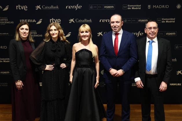 Photocall prior to the Gala of the Academy of Performing Arts of Spain The president of the Academy, Cayetana Guillén Cuervo c , poses with the board of directors of the Academy of Performing Arts of Spain, during the photocall prior to the Gala of the Academy of Performing Arts of Spain, at the Teatro Calderón, on December 15, 2025, in Valladolid, Castilla y León Spain The Academy of Performing Arts of Spain, with the collaboration of the Municipal Foundation of Culture of Valladolid, celebrates its Gold Medals and Distinctions of Honor ceremony, with the collaboration of the Fundación Municipal de Cultura de Valladolid, celebrates its Gold Medals and Distinctions of Honor Award Ceremony, a recognition to individuals or entities with an o  Copyright: xPhotogenic ClaudiaxAlbax 7171791