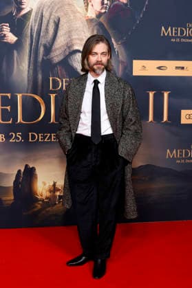 Actor Tom Payne at the world premiere of the film The Medicus II in the Cinedom Cologne, 15 12 2025 NRW Germany Copyright: xChristophxHardtx