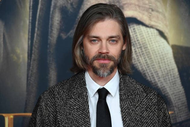 Tom PAYNE, actor, portrait, portrait, portrait, cropped single image, single motif, red carpet, red carpet show, arrival, film premiere DER MEDICUS 2 on 15 12 2025 at the Cinedom cinema in Cologne,