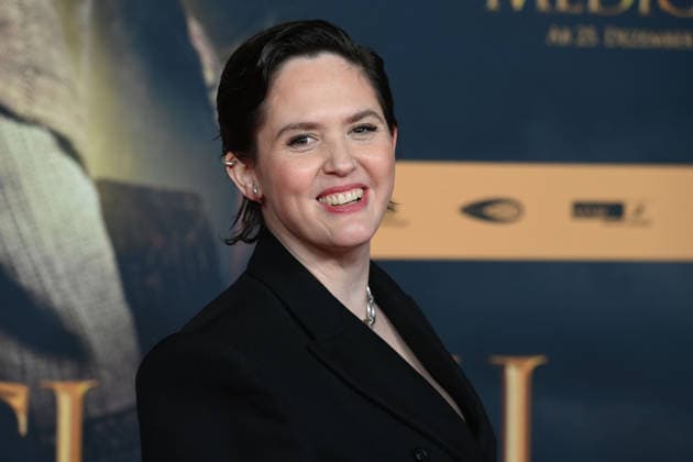 Emily COX, actress, portrait, portrait, portrait, cropped single image, single motif, red carpet, red carpet show, arrival, arrival, film premiere DER MEDICUS 2 on 15 12 2025 at the Cinedom cinema in Cologne,
