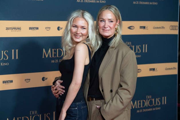 Janine KUNZE, actress, with her daughter Lili BUDACH, actress, red carpet, red carpet show, arrival, film premiere DER MEDICUS 2 on 15 12 2025 at the Cinedom cinema in Cologne,