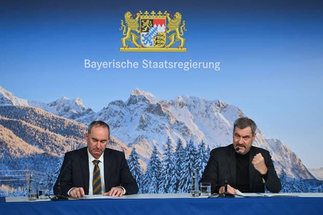 From left Hubert AIWANGER Free Voters, Bavarian Minister of Economic Affairs, Markus SOEDER State Premier of Bavaria and CSU Chairman in front of a wintry Alpine backdrop, press conference of the Bavarian State Government after the cabinet meeting on 16 12 2025 in the Prinz Carl Palais in Munich