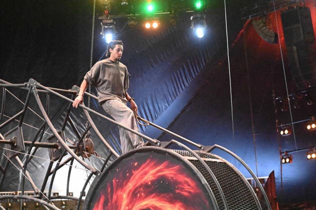 Rene CASSELLI, artist, rehearsing on the wheel of death, rehearsals for the X MAS show of Circus Flic Flac in Duisburg, Circus Flic Flac at the old freight station in Duisburg, 16 12 2025,