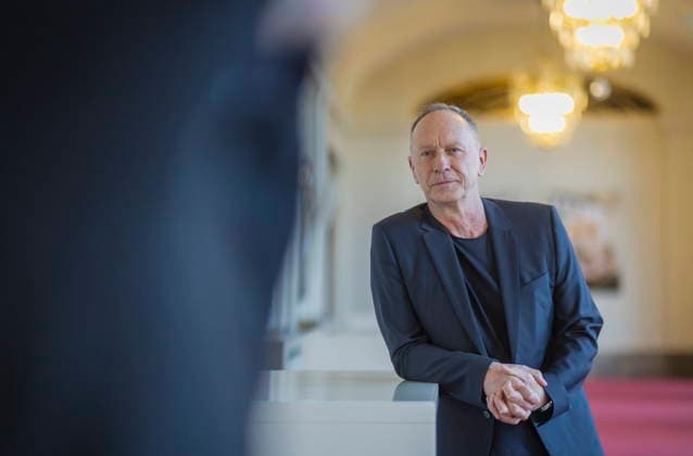 Hasko Weber becomes artistic director of the Staatsschauspiel Dresden Dresden-born Hasko Weber will be the new artistic director of the Staatsschauspiel Dresden from the 2027 28 season The Saxon state