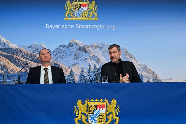 From left Hubert AIWANGER Free Voters, Bavarian Minister of Economic Affairs, Markus SOEDER State Premier of Bavaria and CSU Chairman in front of a wintry Alpine backdrop, press conference of the Bavarian State Government after the cabinet meeting on 16 12 2025 in the Prinz Carl Palais in Munich