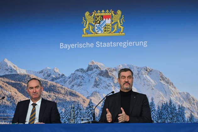 From left Hubert AIWANGER Free Voters, Bavarian Minister of Economic Affairs, Markus SOEDER State Premier of Bavaria and CSU Chairman in front of a wintry Alpine backdrop, press conference of the Bavarian State Government after the cabinet meeting on 16 12 2025 in the Prinz Carl Palais in Munich