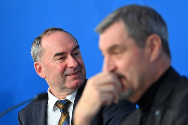from left Hubert AIWANGER Free Voters, Bavarian Minister of Economic Affairs, Markus SOEDER State Premier of Bavaria and CSU Chairman, portrait, portrait press conference of the Bavarian State Government after cabinet meeting on 16 12 2025 in the Prinz Carl Palais in Munich