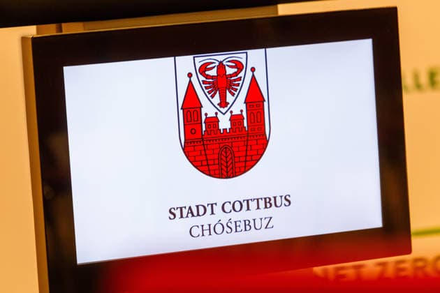 City of Cottbus symbol photo DEU Germany Brandenburg Cottbus, 16 12 2025, symbol photo city of Cottbus, city of Cottbus Chosebuz sorbian and the city coat of arms of Cottbus can be seen on a display AF_Cottbus_30070