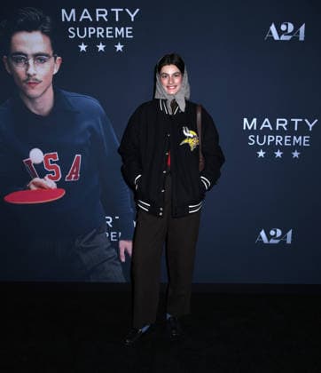December 16, 2025, New York, Ny, United States: Diana Silvers attends A24 s Marty Supreme New York Premiere. Held at Regal Times Square in New York. Zuma Press December 16, 2025. New York United States - ZUMAp281 20251216_zea_p281_255 Copyright: xPhotoxImagexPressx
