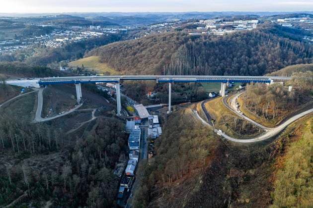 The new Rahmedetal bridge on the A 45 is opened to traffic FOR EDITORIAL PURPOSES ONLY EDITORIAL USE ONLY p Aerial view of the ahmedetal bridge on 22 12 2025 in Lüdenscheid The bridge is opened to traffic today Photo Arnulf Stoffel Funke Foto Services p Colorful Germany NRW Lüdenscheid Copyright ArnulfxStoffel Copyright: ArnulfxStoffel doc83stpbp5un9884xa1sw0 ,EDITORIAL USE ONLY Copyright: ArnulfxStoffel
