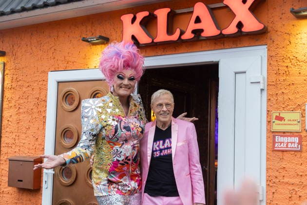 The Dresden multi-entrepreneur Wolfgang Wolle Förster right welcomes drag queen Olivia Jones left, travesty art figure of Oliver Knöbel, born November 21, 1969 in front of the Nachtbar Klax in Dresden Olivia Jones is star guest of the celebration on the occasion of the 35th anniversary of the Nachtbar Klax in Dresden