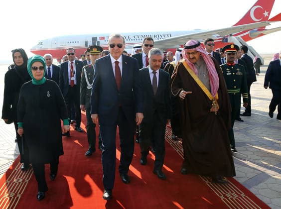 Turkish President Erdogan arrives in Saudi Arabia RIYADH, SAUDI ARABIA - DECEMBER 29: Turkish President Recep Tayyip Erdogan (C) and his wife Emine Erdogan (left), are seen during their arrival at Riyadh King Khalid International Airport for two-day visit to Saudi Arabia, on December 29, 2015. Riyad Suudi Arabistan. Editorial use only. Please get in touch for any other usage.  Copyright: x2025xAnadoluxKayhanxÖzerx