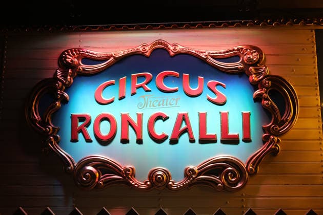 Premiere of the 21 Original Roncalli Weihnachtscircus in Berlin Berlin, 19 12 2025 Circus exterior view at the premiere of the 21 Original Roncalli Weihnachtscircus at the Tempodrom in Berlin Berlin Copyright: xMatthiasxGränzdörferx