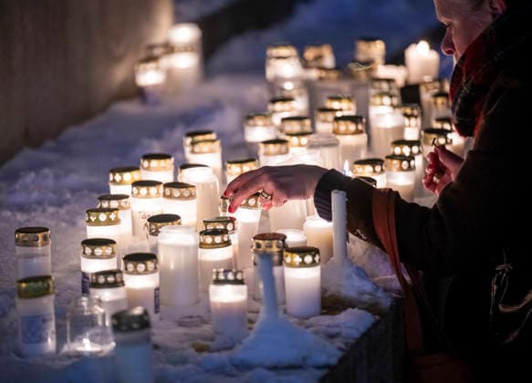 MALMÖ, SWEDEN 2026 01 04 A candlelight vigil and minute of silence will be held at Stortorget in Malmö for the women murdered in Boden and Salem during Christmas week MALMÖ SWEDEN x50090x  Copyright: xJohanxNilssonx xTTx LJUSMANIFESTATION FÖR MÖRDADE KVINNOR FE-YB6R1j_s
