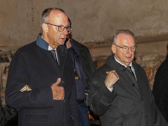 Bundeskanzler Friedrich Merz (CDU) und Ministerpräsident Dr. Reiner Haseloff (CDU) bei Gedenkveranstaltung zum Jahrestag des Anschlags auf den Magdeburger Weihnachtsmarkt am 20.12.2024 in Johanniskirche Bundeskanzler Friedrich Merz (CDU) und Ministerpräsident Dr. Reiner Haseloff (CDU) bei Gedenkveranstaltung zum Jahrestag des Anschlags auf den Magdeburger Weihnachtsmarkt am 20.12.2024 in Johanniskirche (License=RM) Copyright: xZoonar.com AxelxKammererx 24422601