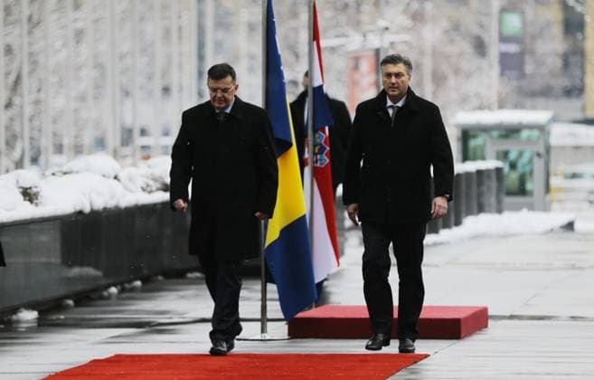 Prime Minister of Croatia Andrej Plenkovic in Sarajevo SARAJEVO, BOSNIA AND HERZEGOVINA - DECEMBER 13: Prime Minister of Croatia Andrej Plenkovic (R) is welcomed by Chairman of the Council of Ministers of Bosnia and Herzegovina Zoran Tegeltija (L) in Sarajevo, Bosnia and Herzegovina on December 13, 2021. Saraybosna Bosna Hersek. Editorial use only. Please get in touch for any other usage. Copyright: x2025xAnadoluxSamırxJordamovıcx