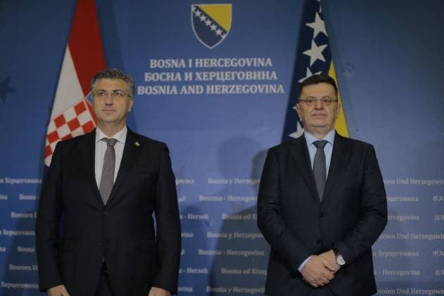 Prime Minister of Croatia Andrej Plenkovic in Sarajevo SARAJEVO, BOSNIA AND HERZEGOVINA - DECEMBER 13: Prime Minister of Croatia Andrej Plenkovic (R) meets Chairman of the Council of Ministers of Bosnia and Herzegovina Zoran Tegeltija (L) in Sarajevo, Bosnia and Herzegovina on December 13, 2021. Saraybosna Bosna Hersek. Editorial use only. Please get in touch for any other usage. Copyright: x2025xAnadoluxSamırxJordamovıcx