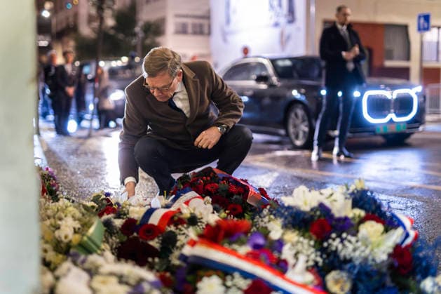 Johann Wadephul CDU , Federal Foreign Minister photographed as part of a gesture of prostration at the old editorial building of the satirical magazine Charlie Hebdo, on the occasion of the eleventh anniversary of the attack on the editorial office, taken in Paris, 07 01 2026 Photographed on behalf of the Foreign Office Paris Germany Copyright: xAmreixSchulz AAx