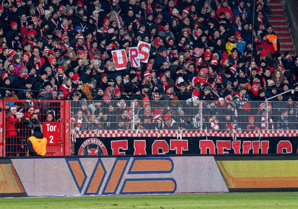 Soccer, Men, Season 2025 2026, 1 Bundesliga 16 Matchday , 1 FC Union Berlin 1 FSV Mainz 05, Fans of Union hold up note for coach Urs Fischer Mainz, 10 01 2026, Copyright: xSebastianxRäppold MatthiasxKochx