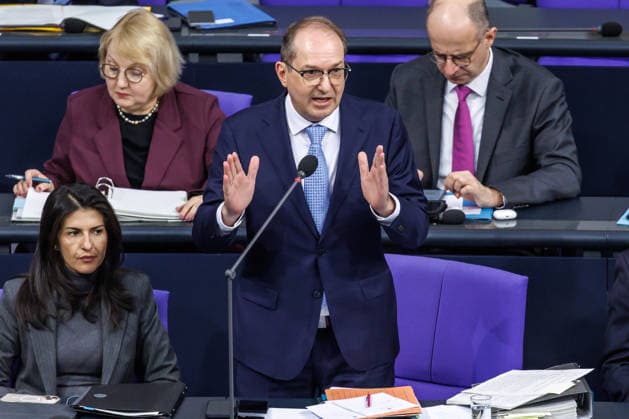 Bundestag Alexander Dobrindt CSU , Federal Minister of the Interior during a questioning of the Federal Government in the German Bundestag on 14 01 2026 in Berlin Berlin Berlin Germany Bundestag