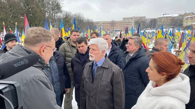 Czech President Petr Pavel (centre) attends a commemorative ceremony at the Lychakiv Cemetery in Lviv, honouring fallen Ukrainian soldiers, during his visit to Ukraine, on January 15, 2026. Behind him on the right is seen Ukrainian Ambassador to the Czech Republic Vasyl Zvarych. (CTKxPhoto AdamxBlazej) CTKPhotoP2026011505364  CTKPhotoP2026011505364