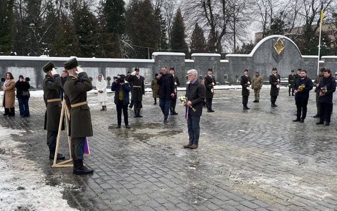 Czech President Petr Pavel (centre) attends a commemorative ceremony at the Lychakiv Cemetery in Lviv, honouring fallen Ukrainian soldiers, during his visit to Ukraine, on January 15, 2026. (CTKxPhoto AdamxBlazej) CTKPhotoP2026011505361  CTKPhotoP2026011505361