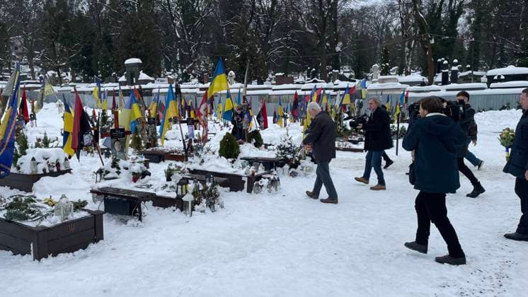 Czech President Petr Pavel (centre) attends a commemorative ceremony at the Lychakiv Cemetery in Lviv, honouring fallen Ukrainian soldiers, during his visit to Ukraine, on January 15, 2026. (CTKxPhoto AdamxBlazej) CTKPhotoP2026011505362  CTKPhotoP2026011505362
