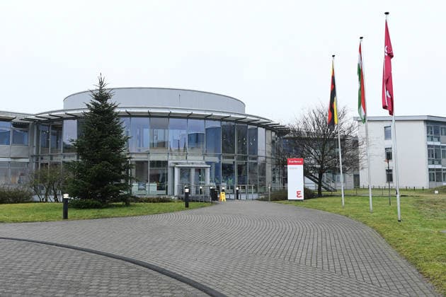 Everllence SE Plant Oberhausen on 14 01 2026 in Oberhausen Everllence SE Societas Europaea , until 3 June 2025 MAN Energy Solutions SE, based in Augsburg, is a supplier of large diesel engines and turbomachinery for maritime and stationary applications The compan xRx