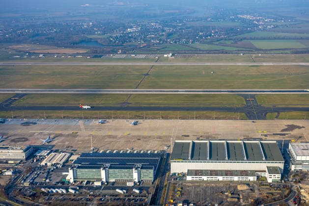 Aerial view, DUS Airport, Düsseldorf Airport runway and landing strip, reception building and terminal building, view to Kaiserswerth, Lohausen, Düsseldorf, Ruhr area, North Rhine-Westphalia, Germany ACHTUNGxMINDESTHONORARx60xEURO