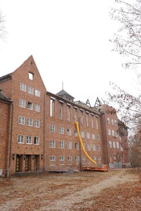 View of the building during a public tour of the otherwise inaccessible outdoor areas of the old state parliament building on the Brauhausberg in Potsdam, January 24, 2026 A campus of the University of Potsdam is to be built on the site Campus Brauhausberg Potsdam