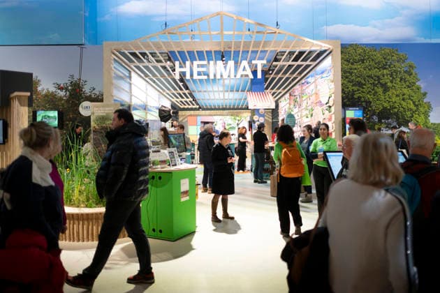 Gruene Woche Berlin DEU, Deutschland, Germany, Berlin, 23.01.2026 Logo Heimat in der Halle vom Bundesministerium fuer Landwirtschaft Ernährung und Heimat zum Thema Ernaehrungssicherheit und oekologische Landwirtschaft vom Forum Moderne Landwirtschaft auf der Messe der Internationalen Gruenen Woche unter dem Motto Tradition trifft Zukunftsvisionen Gutes Essen Starkes Land Zukunftsfeste Landwirtschaft 100 Jahre 1926 - 2026 in Berlin Deutschland . Die Internationale Gruene Woche Berlin ist eine internationale Verbrauchermesse und Ausstellung der Ernaehrungswirtschaft Landwirtschaft Gartenbau und fuer landwirtschaftliche Produkte aus aller Welt. Die Messe gibt aktuellen gesellschaftlichen Fragen wie Klimaschutz Kreislaufwirtschaft Ressourcensc