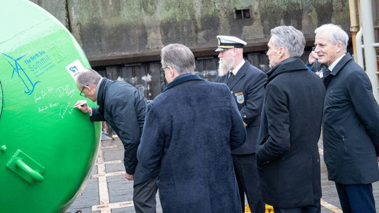 Friedrich Merz, Federal Chancellor of Germany, Bart De Wever, Prime Minister of Belgium, Jan Conrads, Captain of the ship Neuwerk, Dick Schoof, Prime Minister of the Netherlands, Jonas Gahr Store, Minister of State of Norway at the signing of a fairway buoy from left 3rd North Sea Summit 2026 in Hamburg, Germany 3 North Sea S