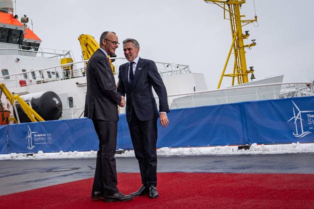 Friedrich Merz, Federal Chancellor of Germany, with Dick Schoof, Prime Minister of the Netherlands, from left, on his arrival at the Cruise Center Baakenhöft 3rd North Sea Summit 2026 in Hamburg, Germany 3 North Sea Summit 2026 in Hamburg, Germany, Hamburg Hamburg Germany Cruise Center Baakenhöft