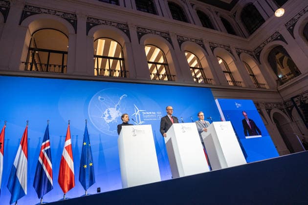 Friedrich Merz, Federal Chancellor of Germany Center with Mette Frederiksen, Prime Minister of Denmark left and Bart De Wever, Prime Minister of Belgium, at the joint closing press conference 3rd North Sea Summit 2026 in Hamburg, Germany 3 North Sea Summit 2026 in Hamburg, Germany, Hamburg Hamburg Germany Town Hall, Townhall